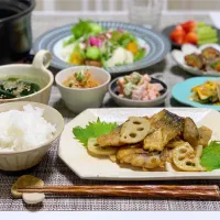 Snapdishの料理写真:⸜🌷︎⸝‍ 鯖と蓮根の味噌炒めがメインな夜ごはん⸜🌷︎⸝‍|ちなちなさん