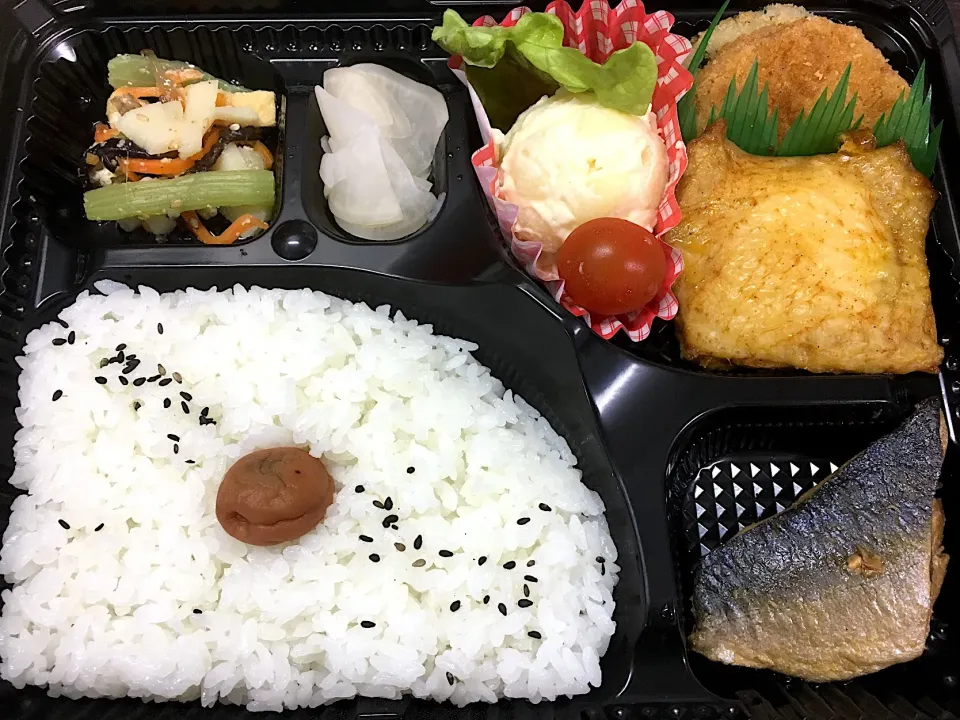 Snapdishの料理写真:日替わり弁当 お任せメニュー 豊川市配達|Naokazu Kuritaさん