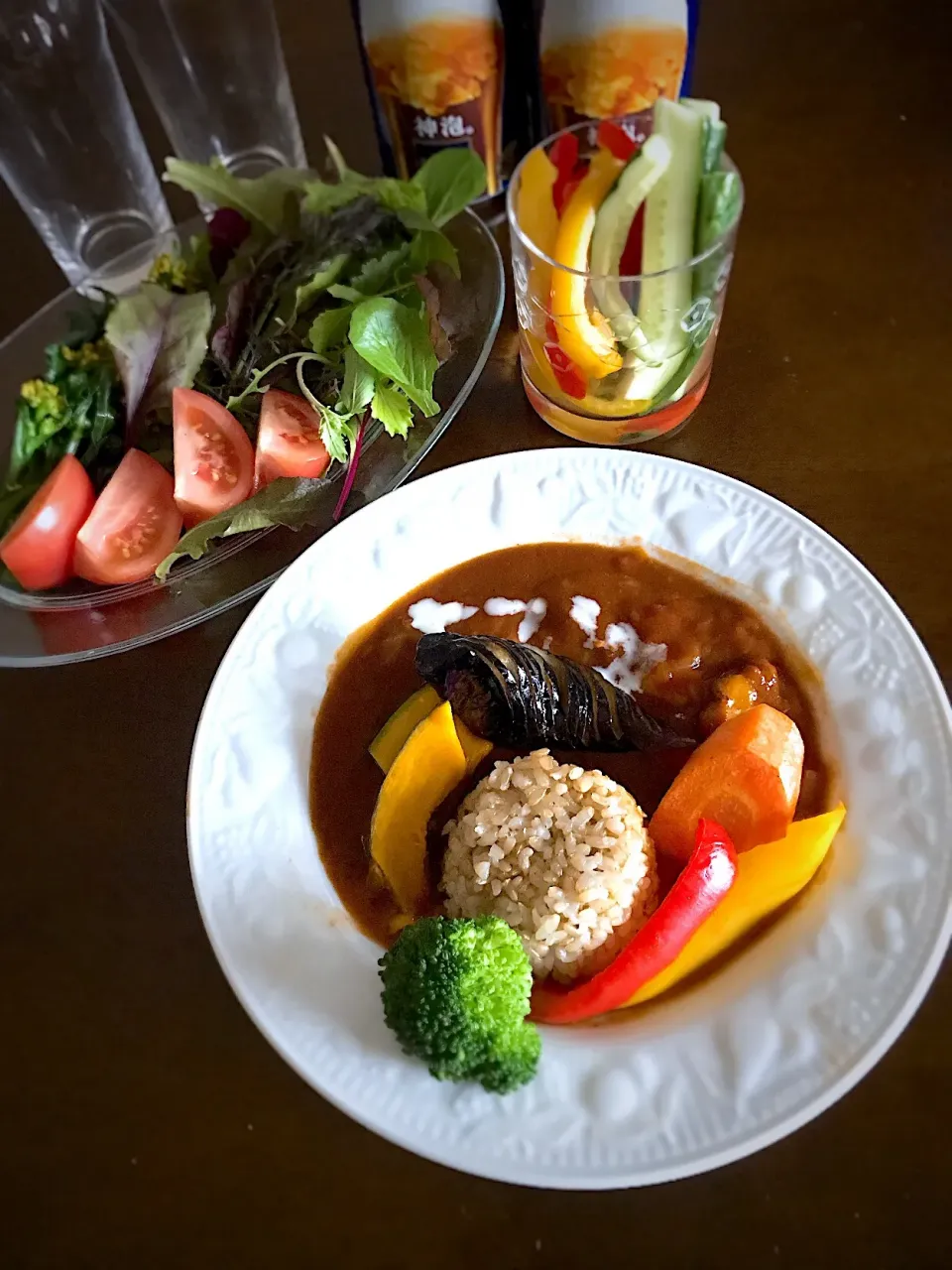 Snapdishの料理写真:野菜たっぷりのポークカレー🍛
カレーの時はビール🍺だよね！
#家飲み部#野菜カレー#金のいぶき|とんちんさん