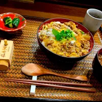 Snapdishの料理写真:牛とじ丼|minaさん