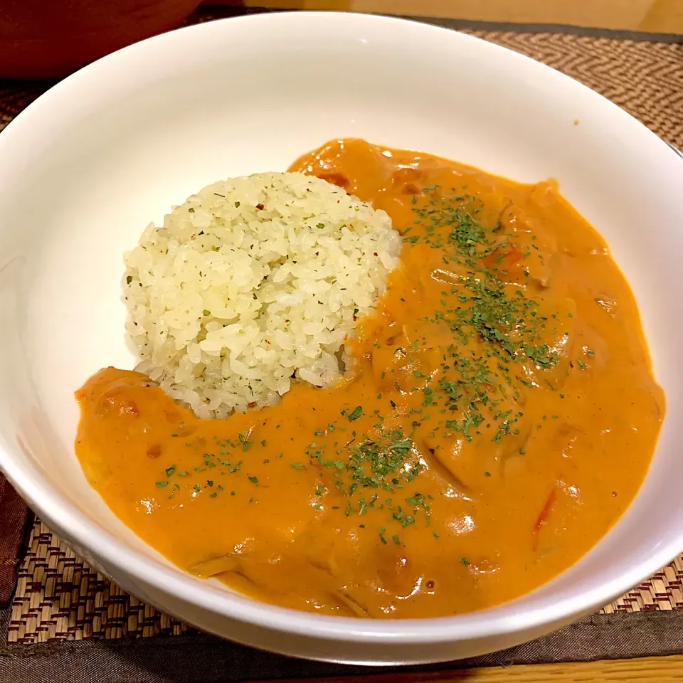 バターチキンカレー🍛

先日の夕飯😊✨
今日はどうしようかなー。|saoriさん