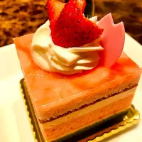 Snapdishの料理写真:桜ケーキ|えみさん