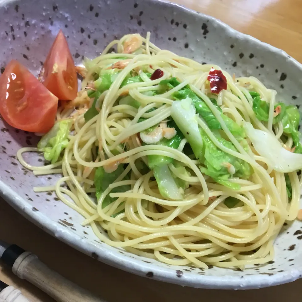 旬💕  
春キャベツと桜エビのペペロンチーノ🍝|Yu Yu mamaさん