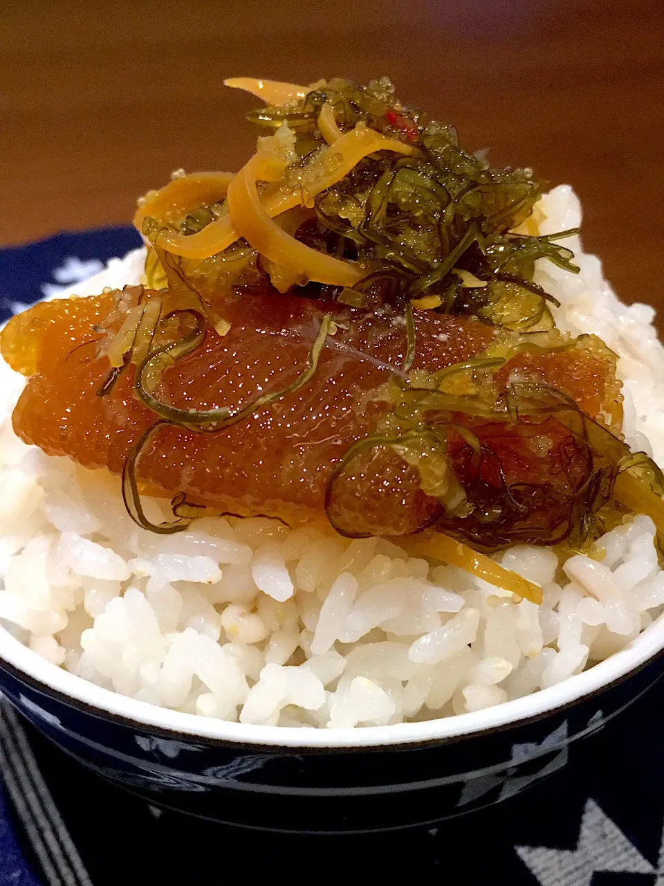 松前漬けをもち麦ご飯にのせて醤油をちょいがけ|Aya☺︎さん