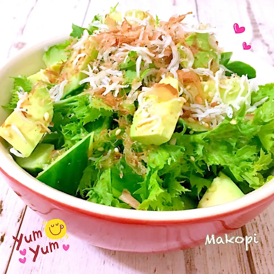 採れたて地場野菜のわさび菜でモリモリ♪グリーンサラダ💕 アボカド🥑キュウリ🥒入り♡|まこぴ～♪さん