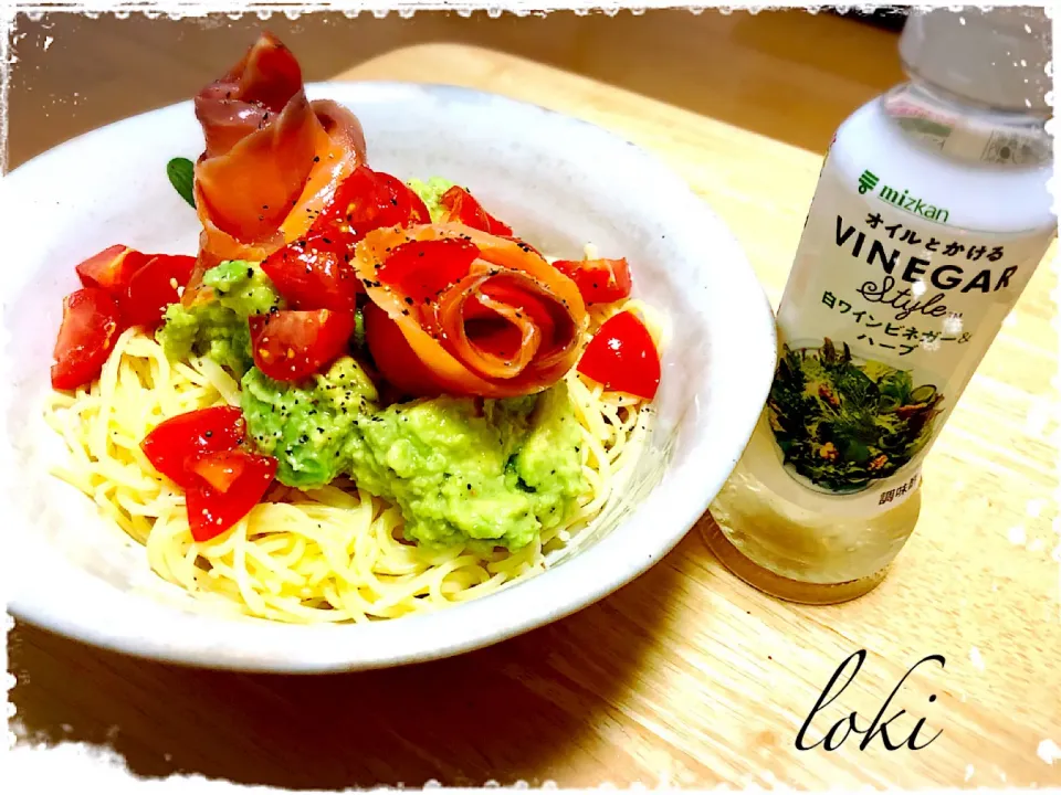 Snapdishの料理写真:サーモン🐟とアボカド🥑のパスタ🍝|LOKIさん