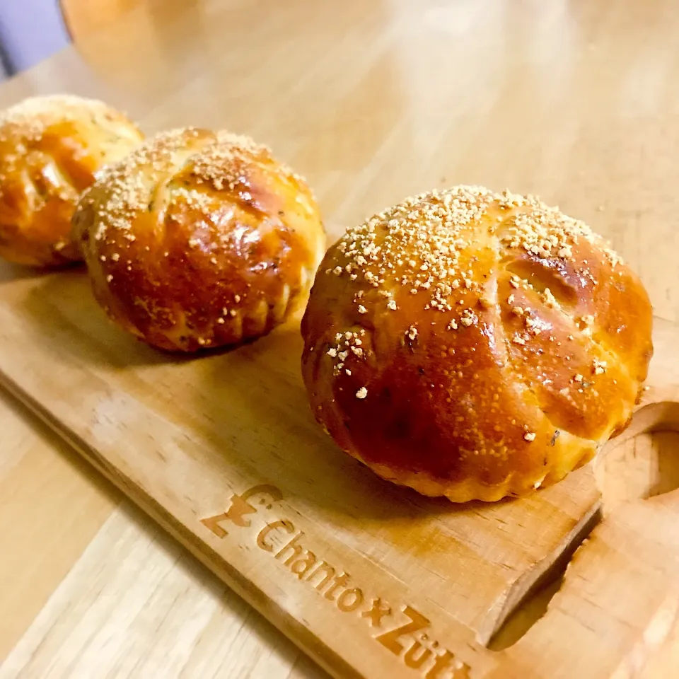 バジル・チーズブレッド|Baby  Leafさん