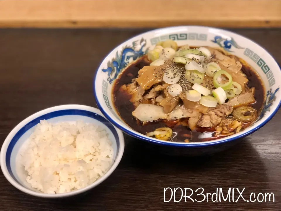 Snapdishの料理写真:西町大喜 本店 富山ブラックラーメン 大 小ライス|ddr3rdmixさん