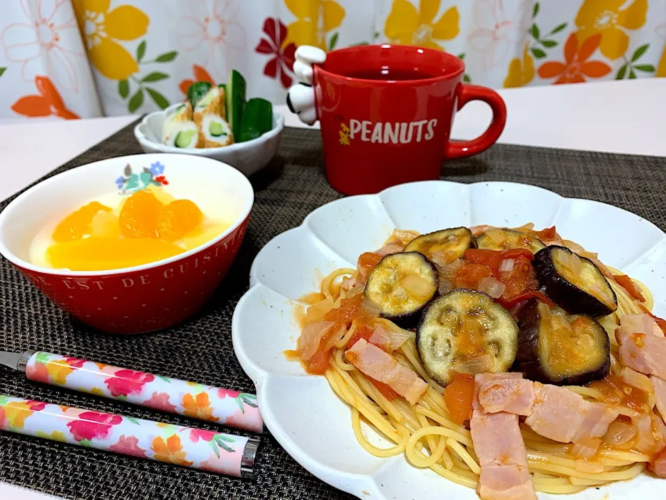 長茄子とベーコンのトマトソースパスタ🍝|mikiteenさん