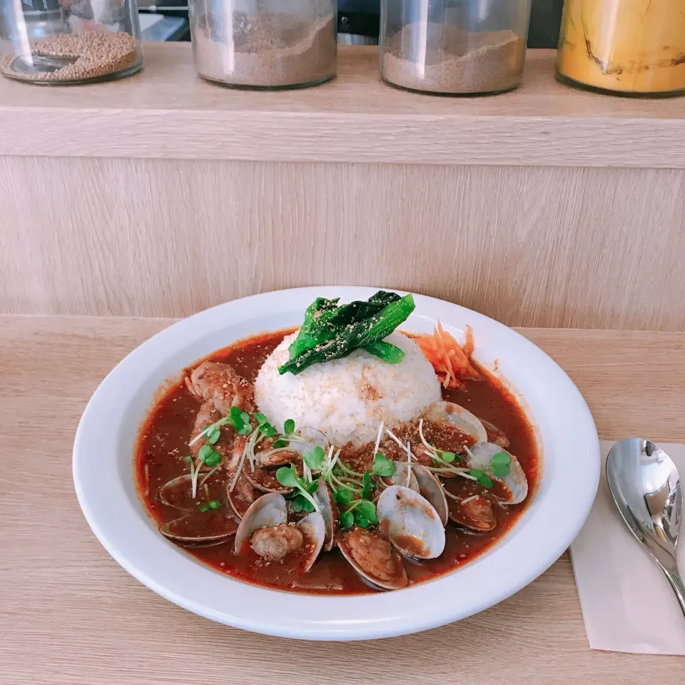 アサリと鶏肉のカリー 菜の花のせ🍛|ちゃみこさん