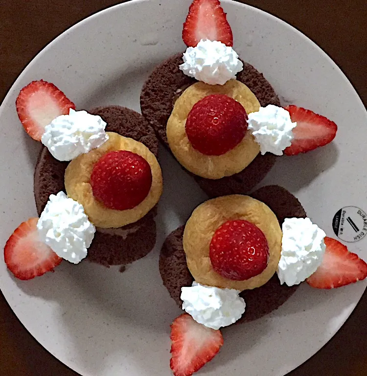 Snapdishの料理写真:いちごケーキ🍓|クッキーさん