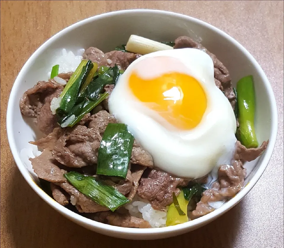 Snapdishの料理写真:ネギ玉牛丼|ナナさん