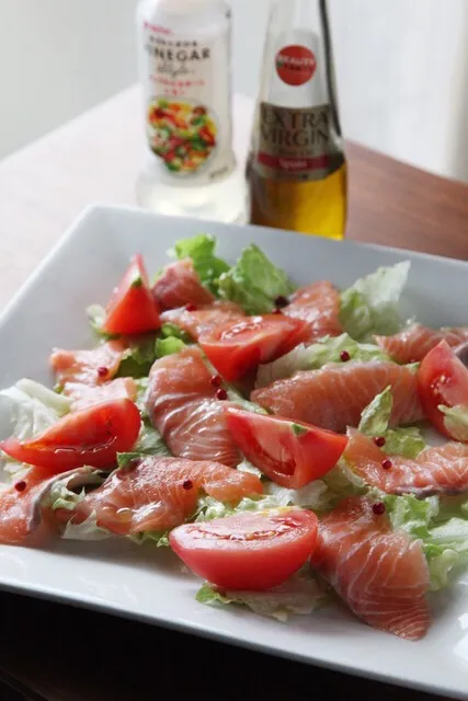 サーモンとトマトのサラダ🥗|マユマユさん