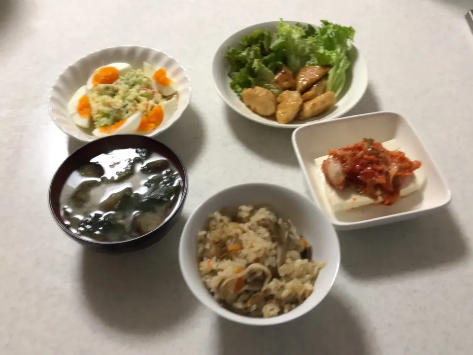 あさりとまいたけの炊き込みご飯
ささみの麺つゆ炒め
豆腐キムチ
ポテトサラダ
ナスとワカメみそ汁
 #今日の晩御飯|masumiさん