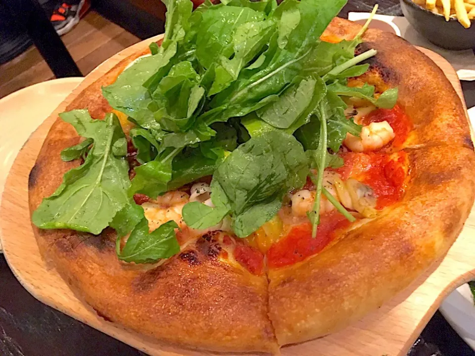 【PIZZAS】ピッツァ🍕シーフード Seafood

チェリートマト、ルッコラ、ゆず胡椒
shrimp,clams,calamari,red onions,mizuna,cherry tomatoes,yuzu kosho|ゆうじ.さん