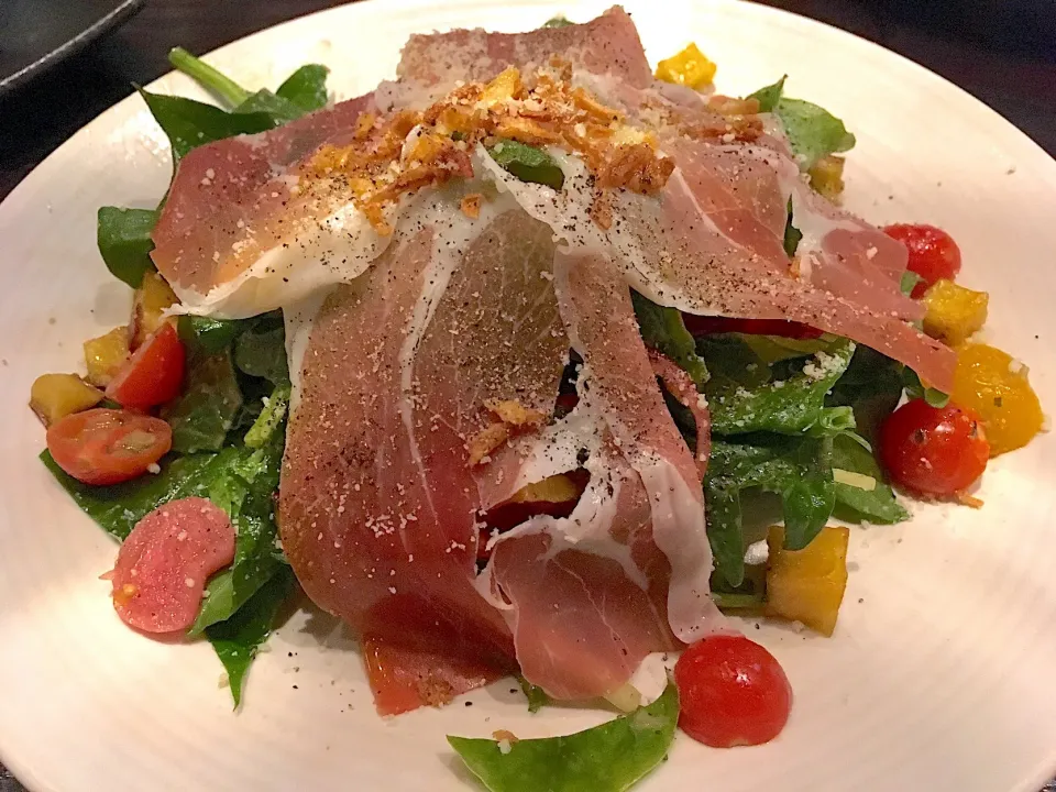 【SALADS】パルマ産生ハムとほうれん草 
Spinach

サツマイモ、チェリートマト、バルサミコビネグレット
prosciutto di parma,sweet potato,cherry tomatoes,pickled onions,
parmesan,balsamic vinaigrette|ゆうじ.さん