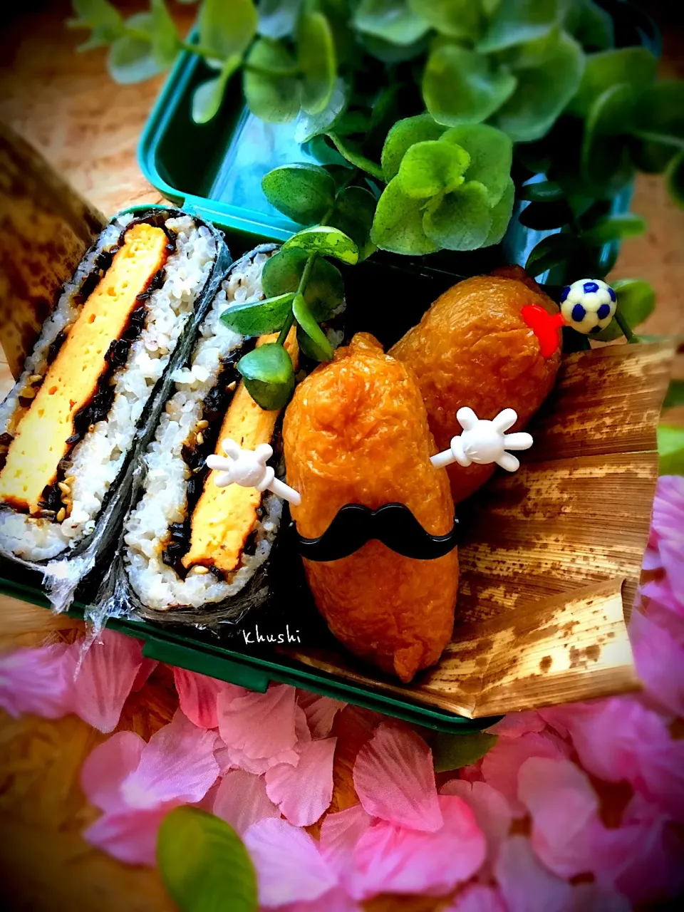 #サッカー小僧のおやつ 🍙
・卵と昆布佃煮の #おにぎらず 
・たくあんタップリ #お稲荷|KOZUEさん