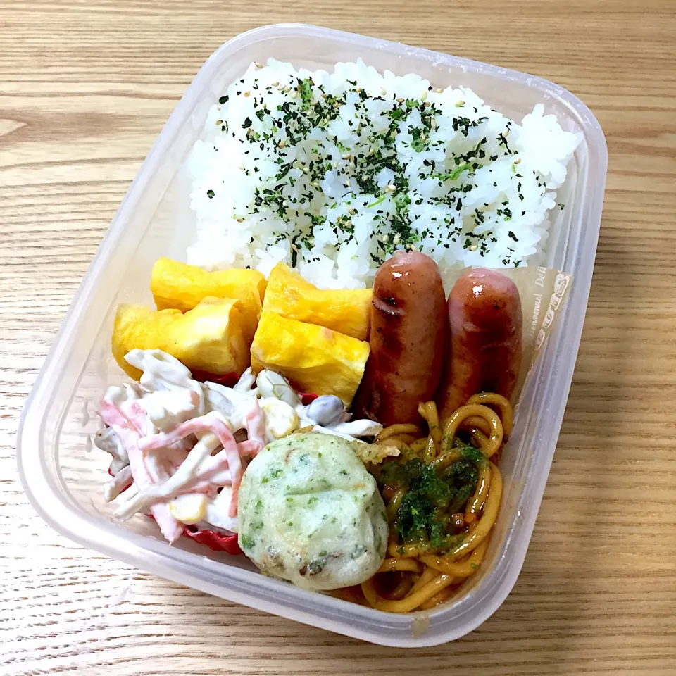 Snapdishの料理写真:月曜日の旦那さんのお弁当☺︎ #お弁当記録  #卵焼き  #ウインナー  #ごぼうサラダ  #やきそば|むさけんさん