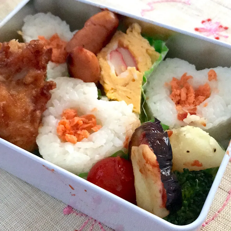 今日のお弁当②
からあげに
卵焼きもプラスして♪

今日も
アルバイト頑張ってね✨|mokoさん