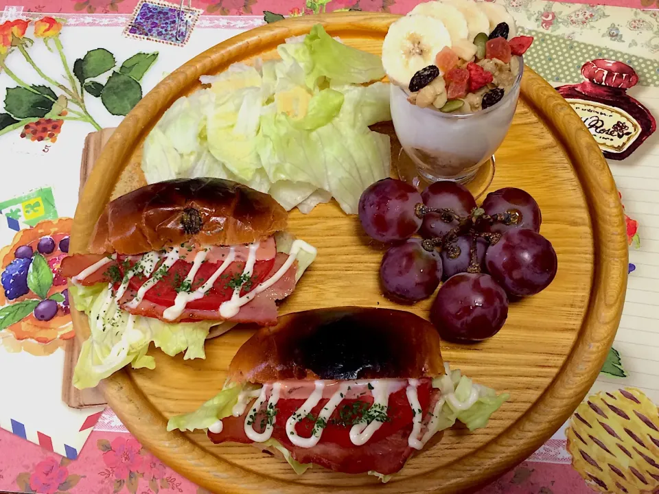 Snapdishの料理写真:#朝ごパン  #レーズンパン  #ワンプレート  #ワンプレート朝ごぱん  #breakfast #レーズンパンサンド|ゆぴさん