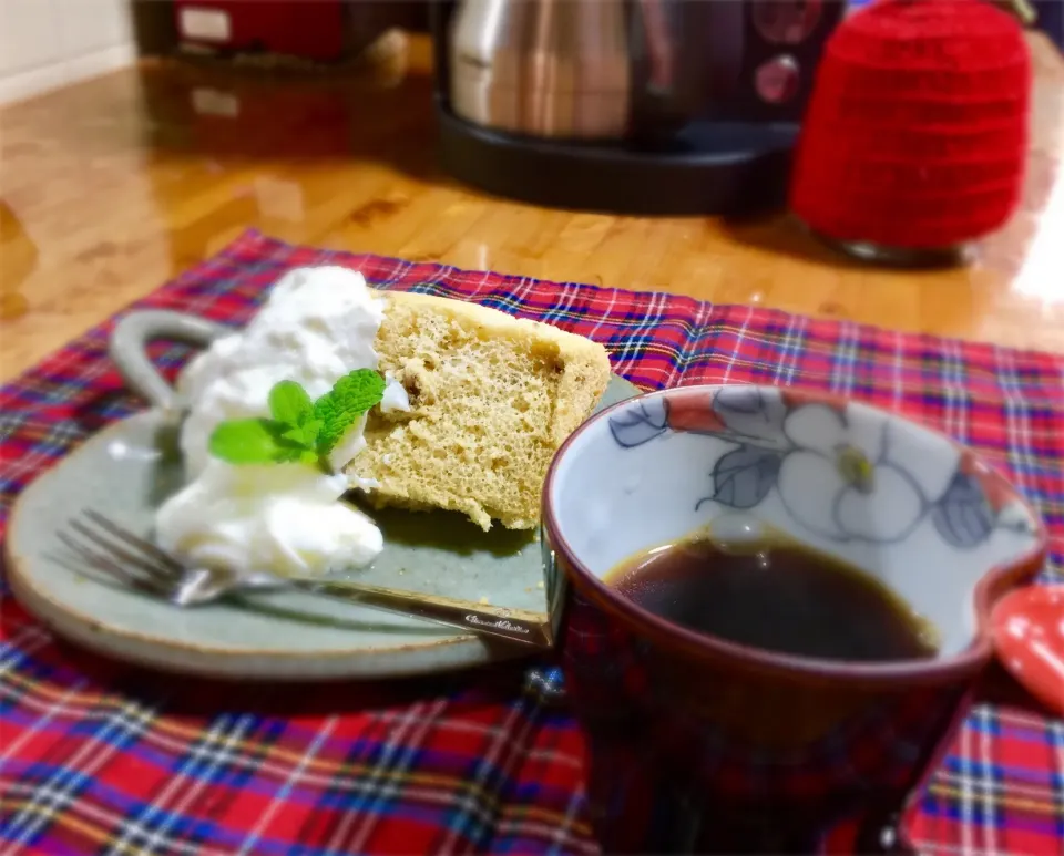 Snapdishの料理写真:の〜んびり💁🏻シフォンケーキで珈琲タイム☕️|keikoさん