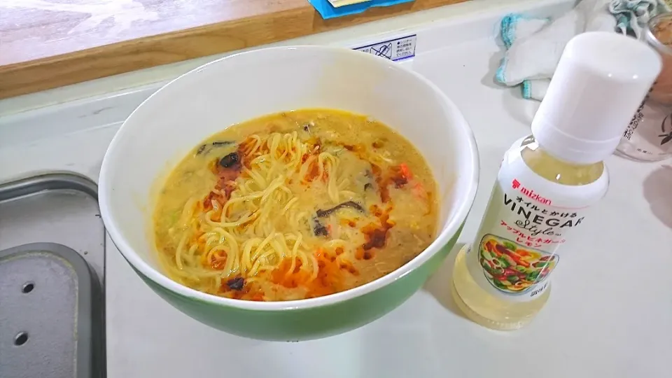 酸辣湯麺にアップルビネガー&レモン|やかんちゃんさん