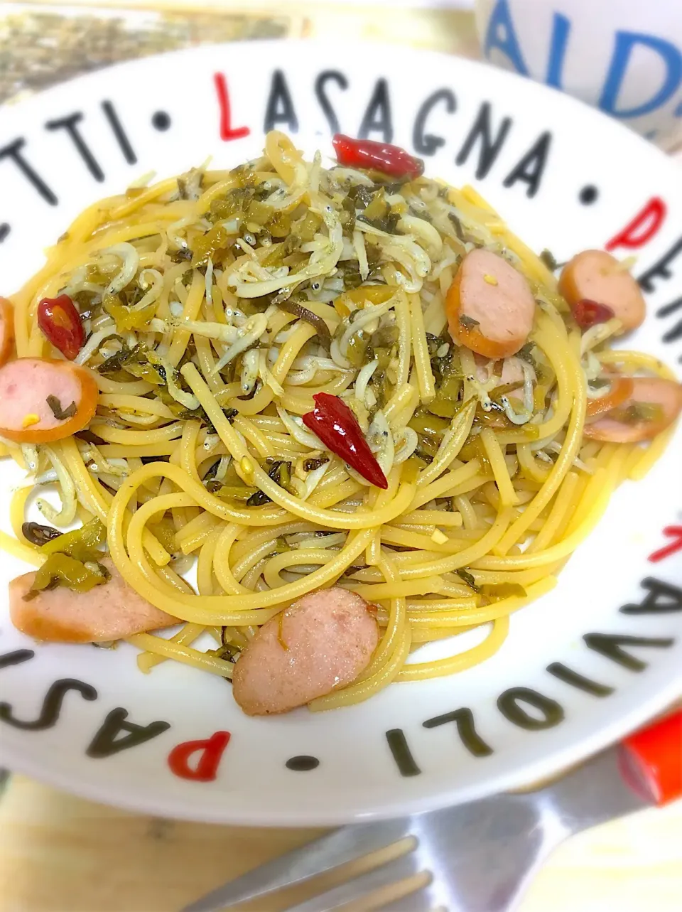 Snapdishの料理写真:ランチ🍴高菜とシラスの和風パスタ|琥珀さん