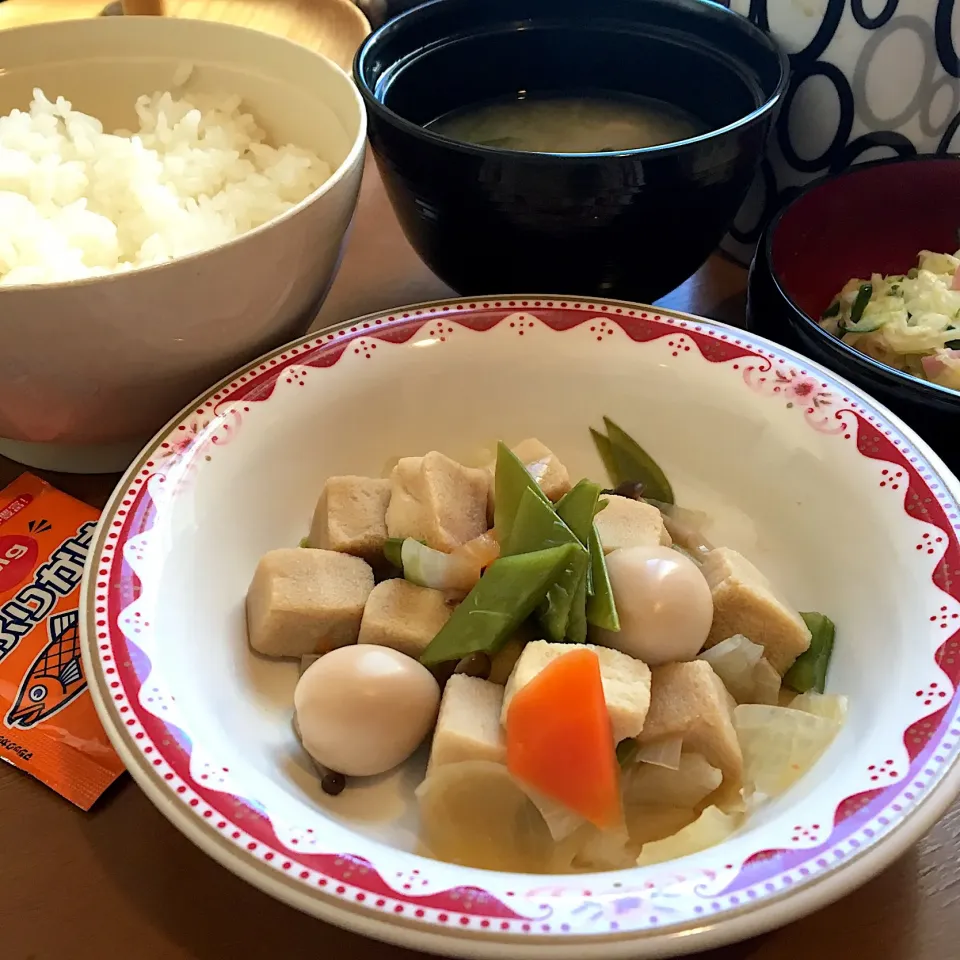 アル中病棟の朝ごはん☀️☀️🔆75日目
ごはん🍚  みそ汁（麩）  凍り豆腐の煮付  和風サラダ🥗  ふりかけ|ぽんたさん