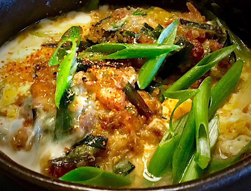 ニラ納豆かき揚げ丼
#残り物リメイク
#丼好き男のランチ|mottomoさん