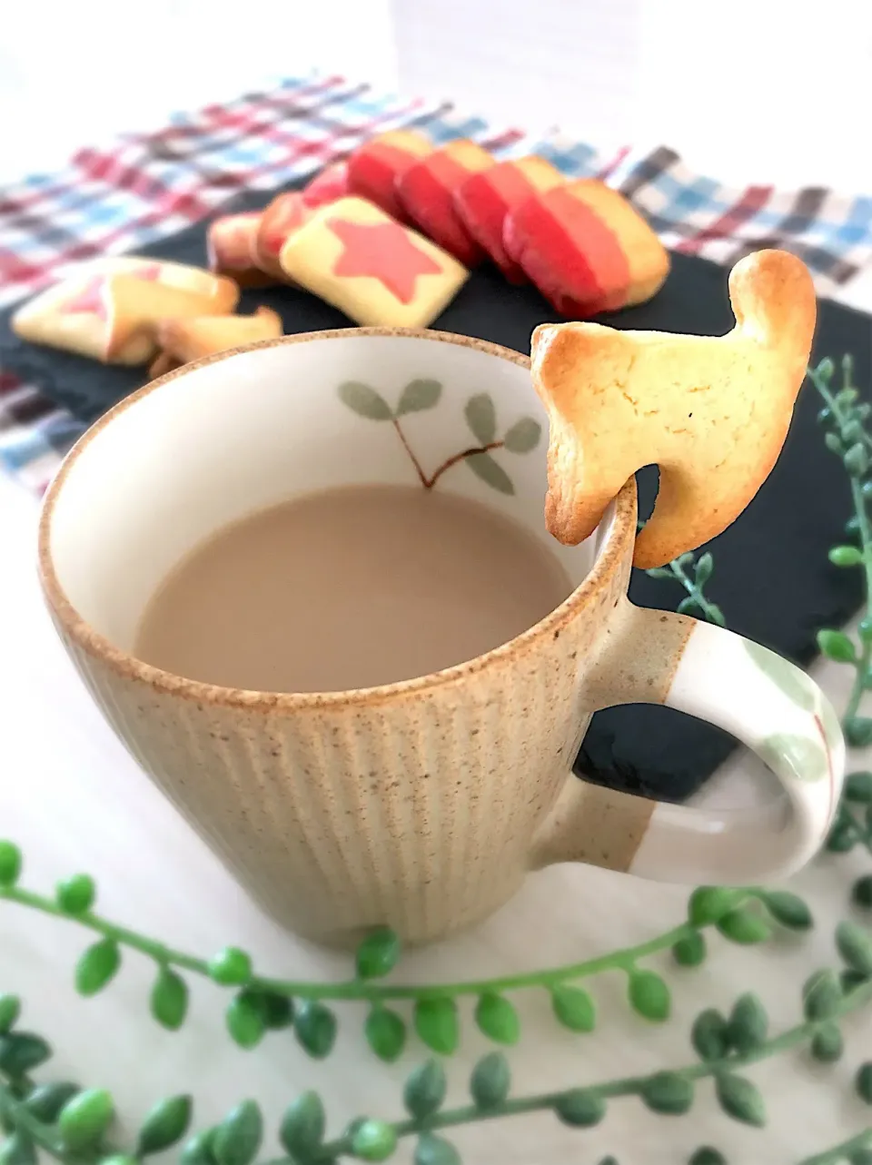 Snapdishの料理写真:型抜きクッキー  ふちクッキー|キヨさん