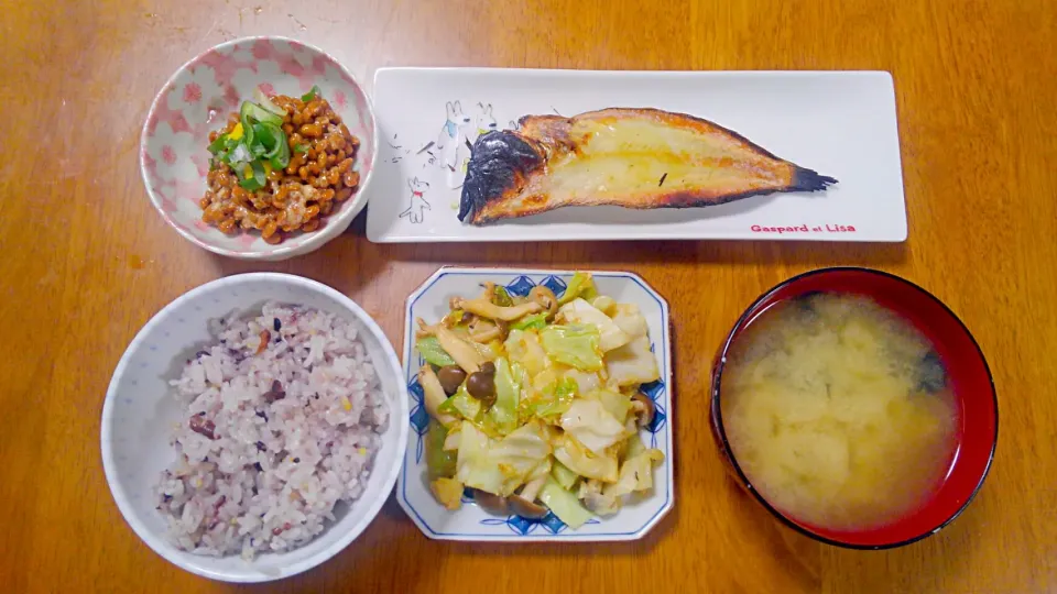 ３月１７日　鯛　キャベツとしめじのマヨネーズ炒め　納豆　さつまいものお味噌汁|いもこ。さん