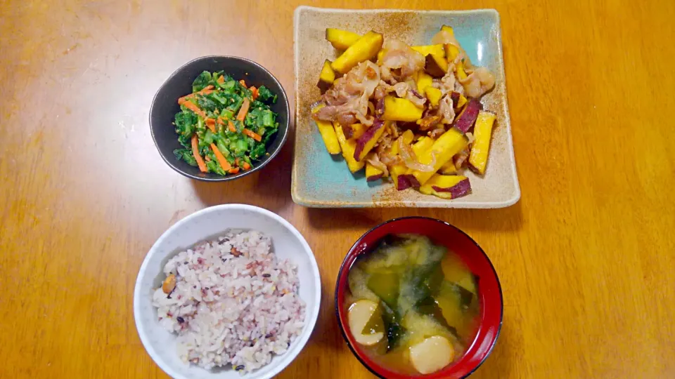 ３月１８日　さつまいもと豚肉の甘辛炒め　大根の葉とにんじんの胡麻ナムル　お味噌汁|いもこ。さん