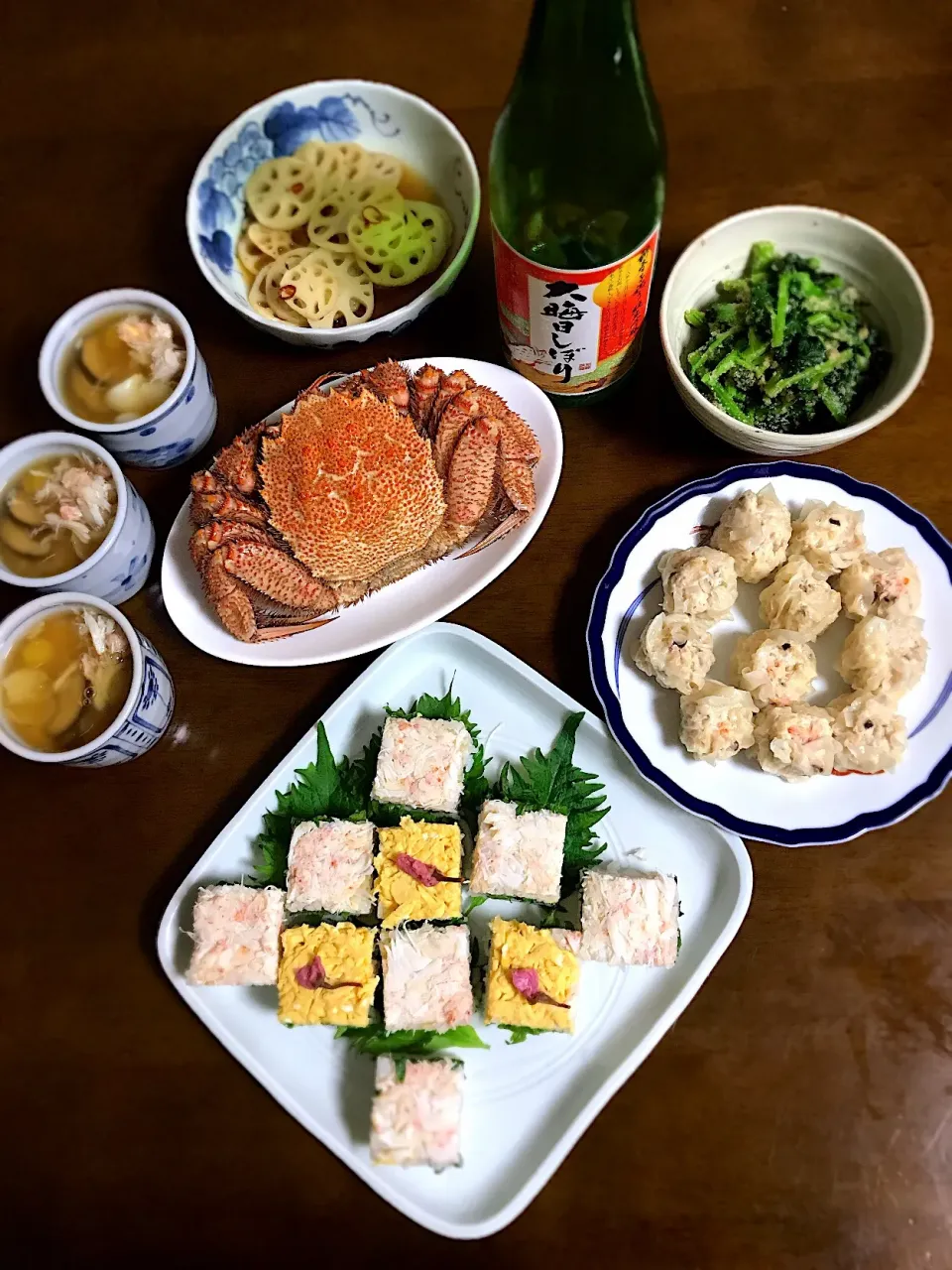 毛蟹頂きました！🦀蟹尽くしの家飲み部♪  蟹の押し寿司  蟹しゅうまい 蟹あん茶碗蒸し🦀
 #家飲み部♪発足 #蟹の押し寿司#蟹しゅうまい#蟹あん茶碗蒸し|とんちんさん