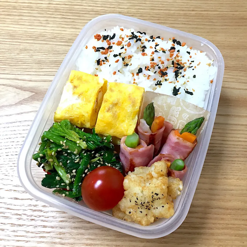 火曜日の旦那さんのお弁当☺︎ #お弁当記録  #卵焼き  #ほうれん草胡麻和え  #ベーコンの野菜巻き  #ハッシュドポテト|むさけんさん