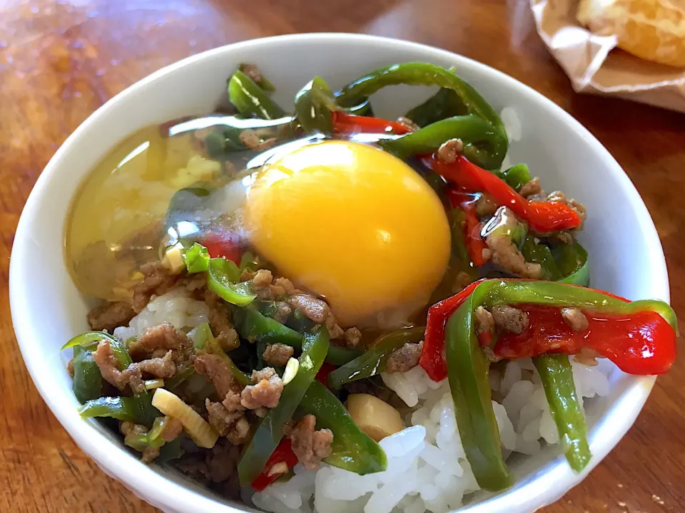 無限ピーマン丼 卵のせ|さんだーさん