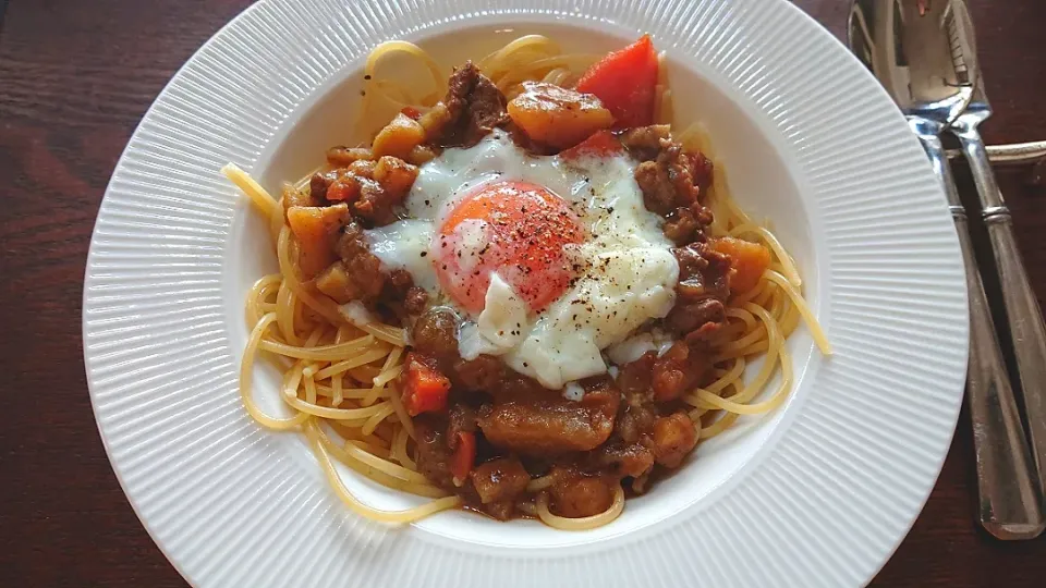 残り物のラムカレーをリメイクしてパスタの具に〰️😋|quitaさん