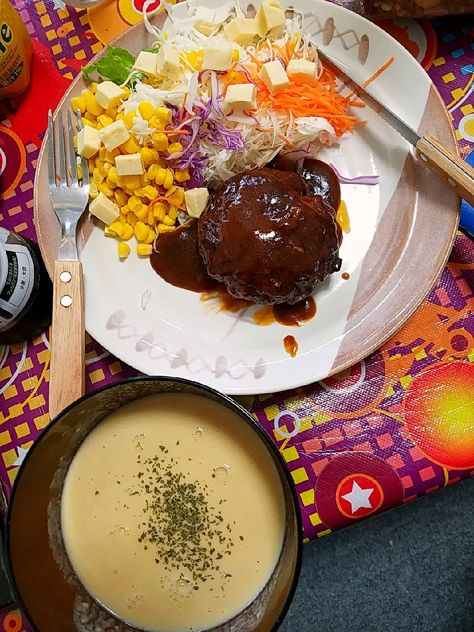 Snapdishの料理写真:ハンバーグとコーンチーズスープ🍴😋🍚|かおりんさん