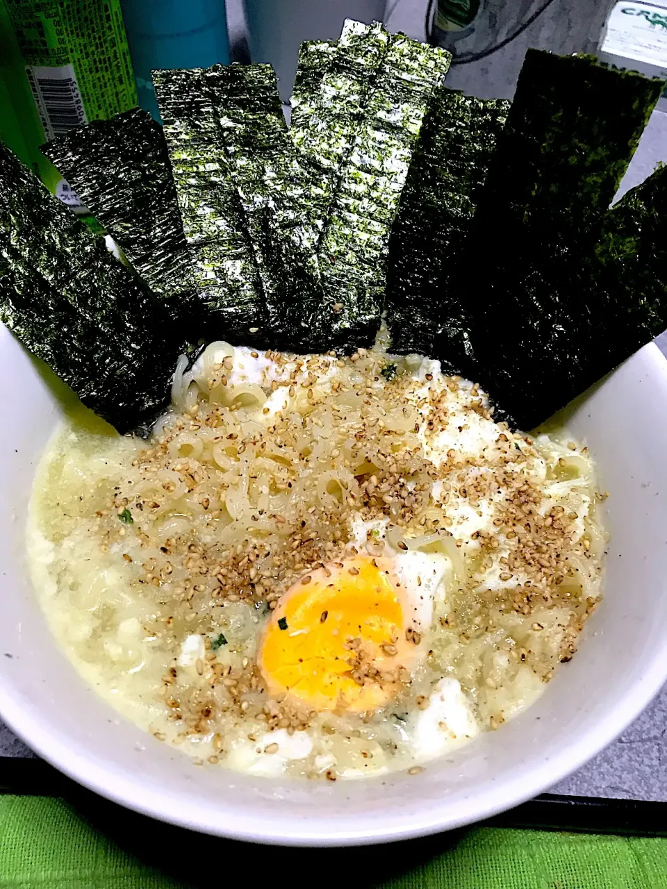 Snapdishの料理写真:#おやつ  サッポロ一番塩ラーメンは具とか何も足さなくても美味いね！ 今日は海苔と玉子(鍋で一緒に煮たやつ)を足したけど。|ms903さん