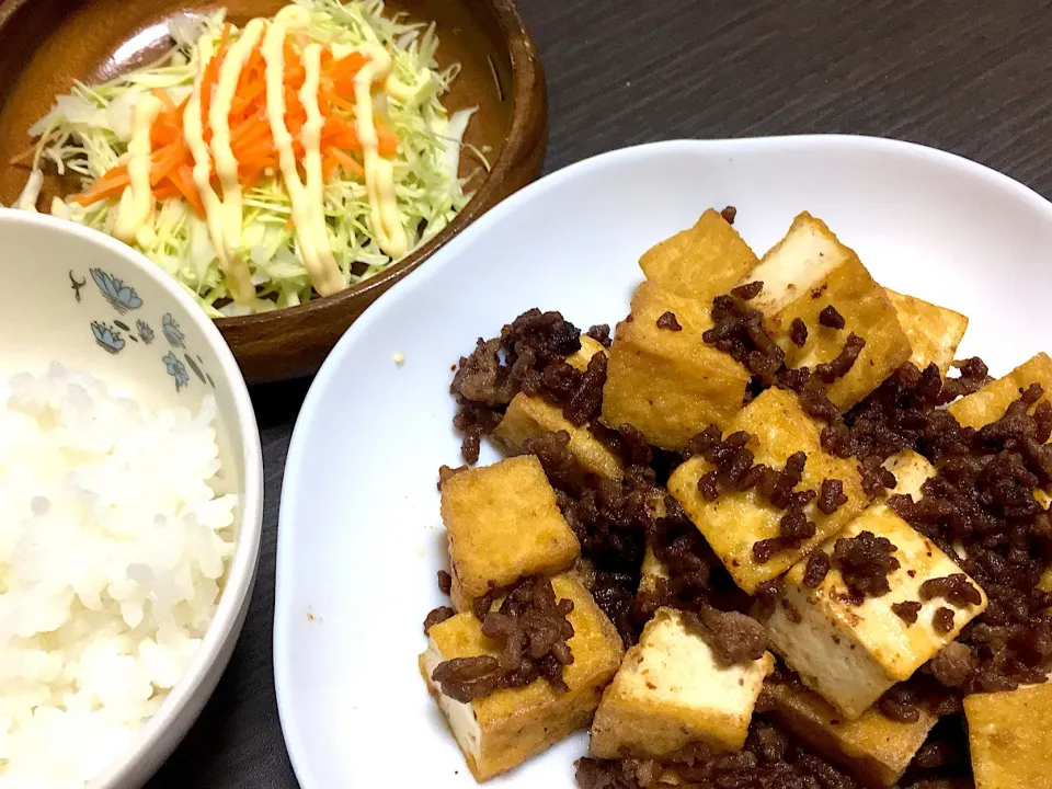 厚揚げの肉味噌炒め＊サラダ|しぃさん