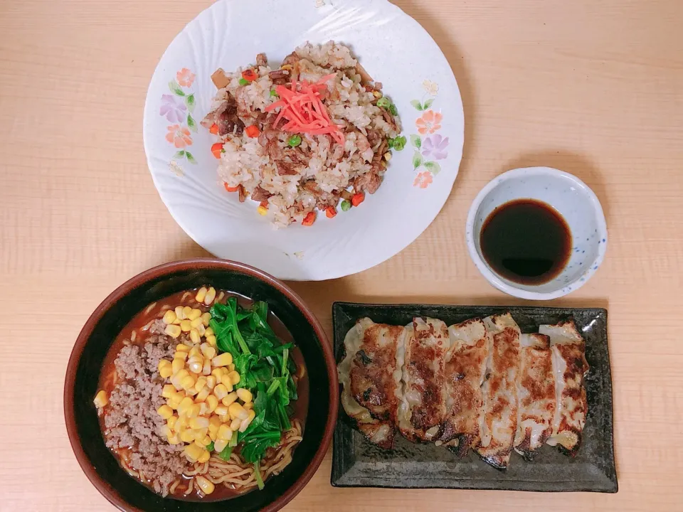 夜ご飯は、味噌坦々麺、メンマ炒飯、手作り餃子だな。|まちゃさん