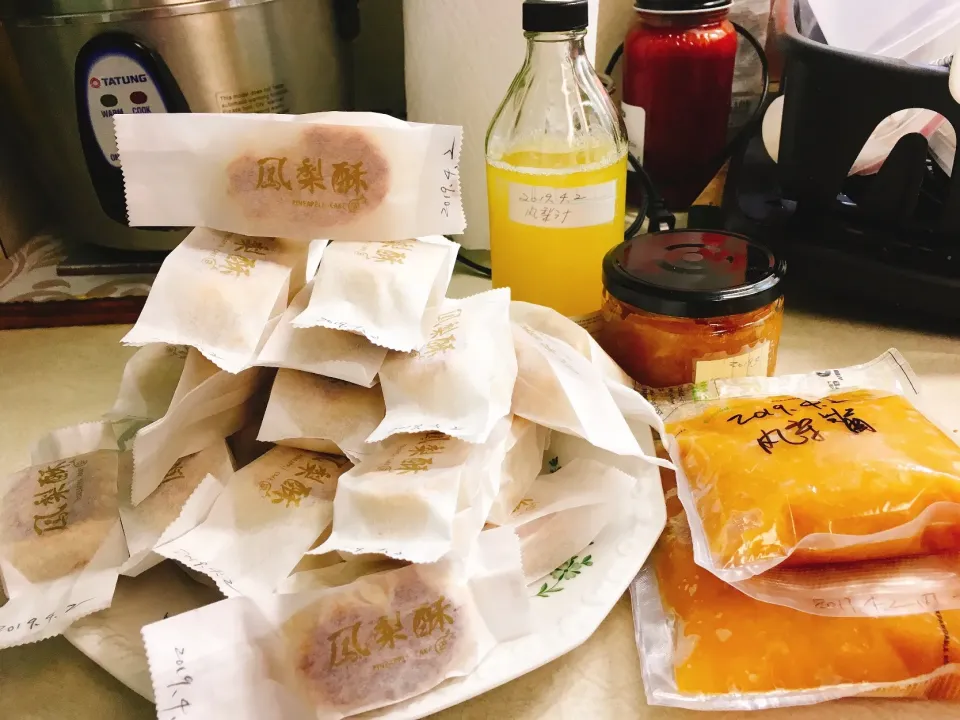 Snapdishの料理写真:Handmade pineapple cakes and jelly|reigineさん