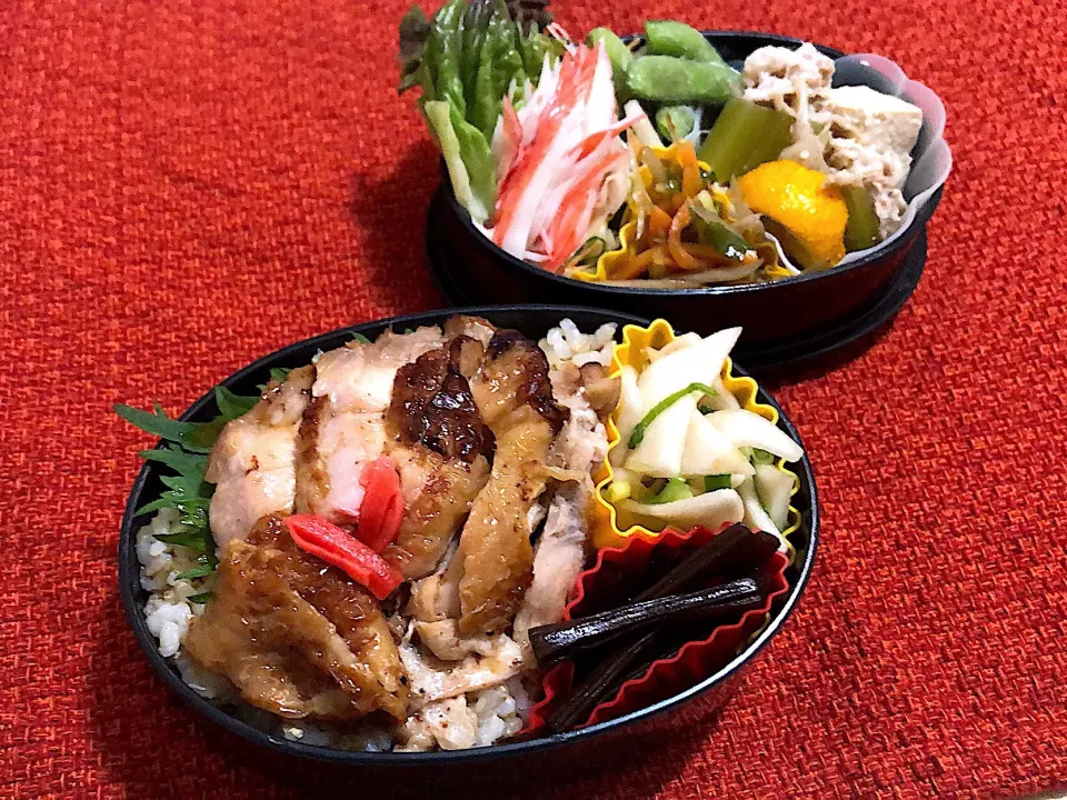 4／3昼食  #昼ごはん  #弁当 
•鶏照り焼きのっけ弁当/浅漬け/伽羅蕗•カニかまサラダ/きんぴらゴボウ/夜の蒸し物|おさんどんさん