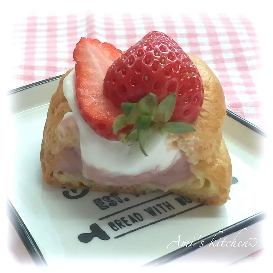 あみさんの料理 苺のシュークリーム🍓|あみさん