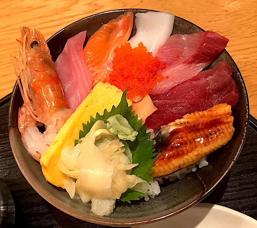 けふの昼餉はささやかに海鮮丼🦐🐟🦑脂質の摂取は抑えられたけど、糖質はタップリですわ🐷|にゃあ（芸名）さん