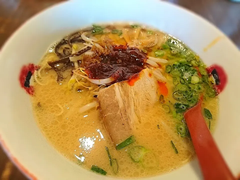 Snapdishの料理写真:今日は、豚骨ラーメン🍜🍥
麺のかたさは、バリカタで♪|yokoさん