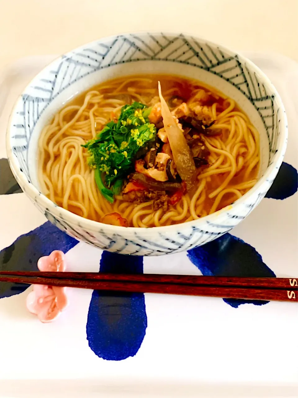 中華そば🍜
一人ご飯🍻
onthe菜の花&きんぴら🌸|良太さん