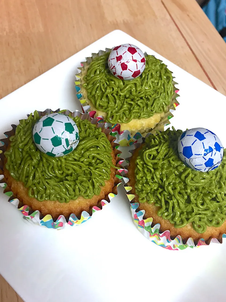 Snapdishの料理写真:サッカー⚽️カップケーキ|momoさん