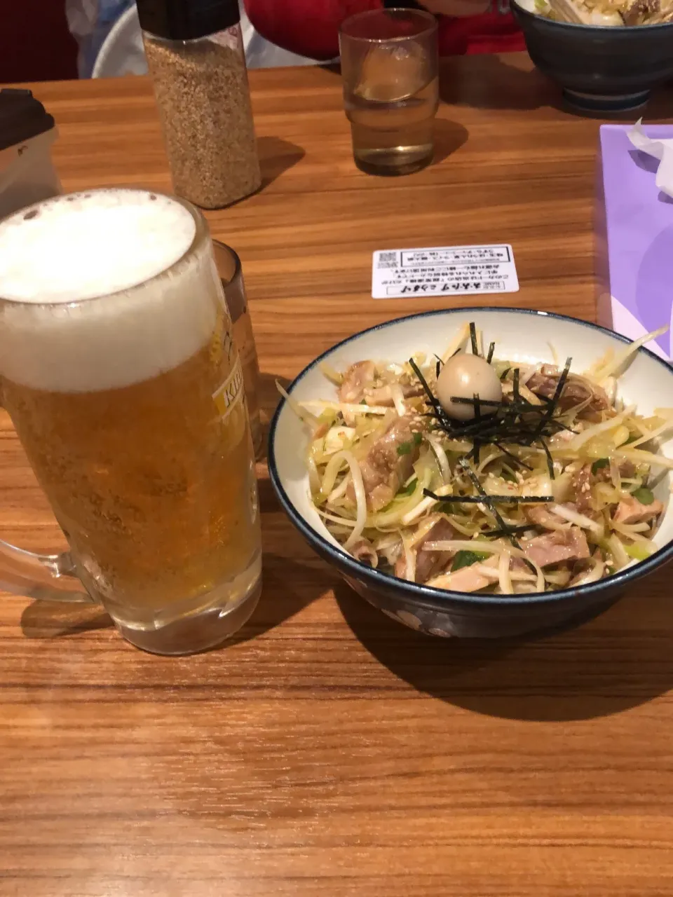 Snapdishの料理写真:ネギチヤ丼と生ビール #宮前商店|Hajime Sakaiさん