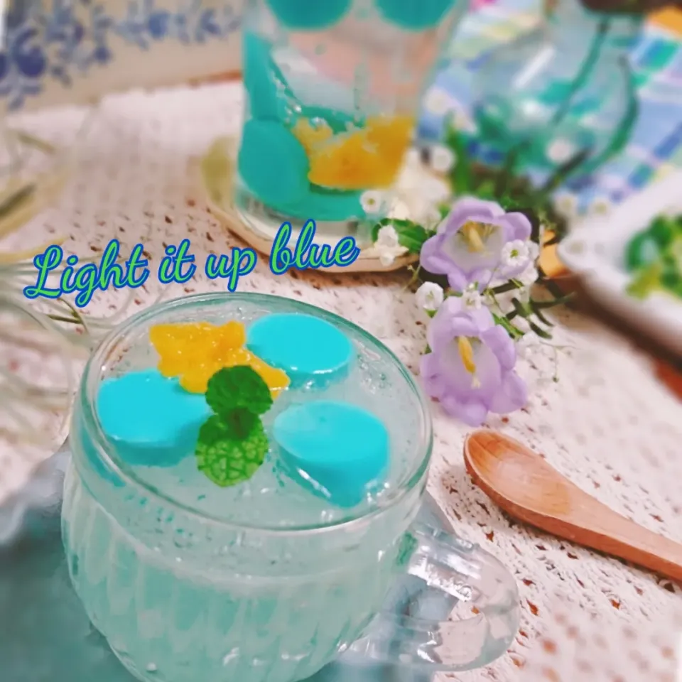 Snapdishの料理写真:Light it up Blue クラッシュゼリー水玉ミルクゼリーのせ|とまと🍅さん