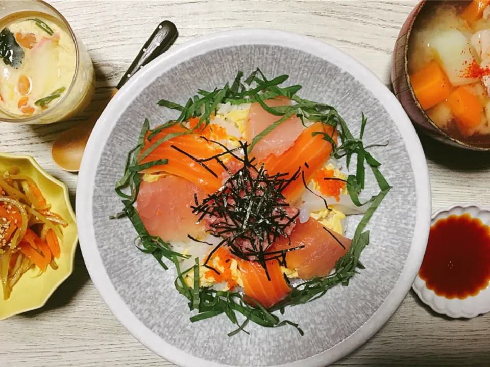 Snapdishの料理写真:きょうのゆうはん🐟🍚🥢|はる꒰(๑´•.̫ • `๑)꒱さん